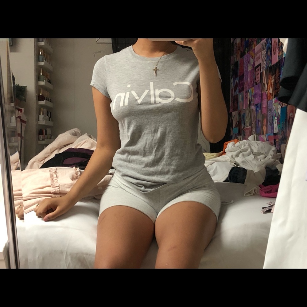 Grey top